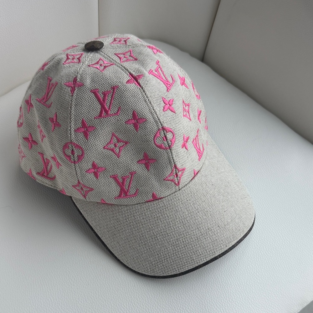 Louis Vuitton Pink Monogram on Gray Cap